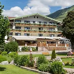 Hotel Haller's Posthotel Riezlern