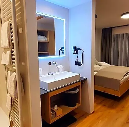 מלון Haller's Posthotel 3*